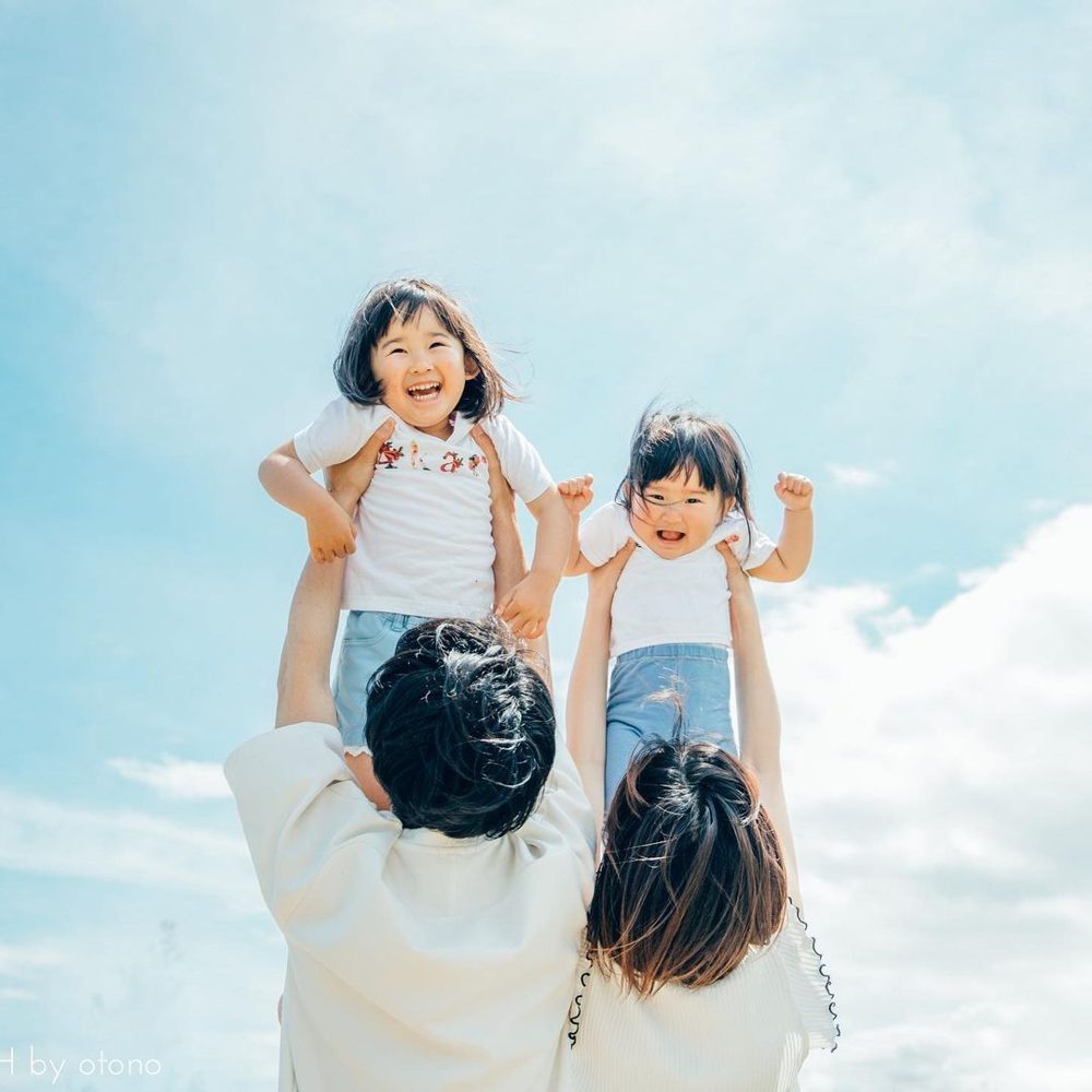 Mẹ và bé cười hạnh phúc